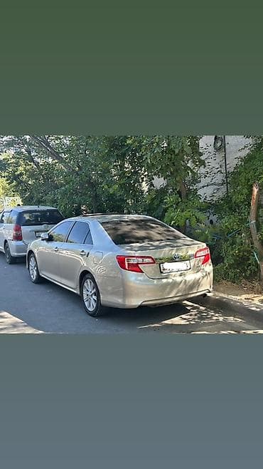 Транспорт: Toyota Camry: 2014 г., 2.5 л, Автомат, Гибрид, Седан — 2