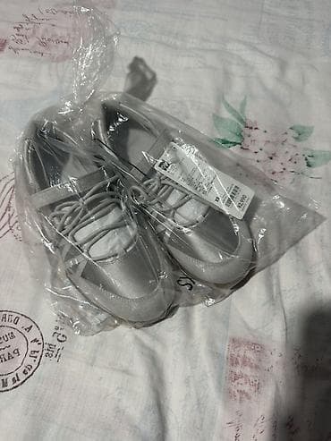 nike react: Туфли, 35, Uniqlo, Новый, цвет - Серый — 1