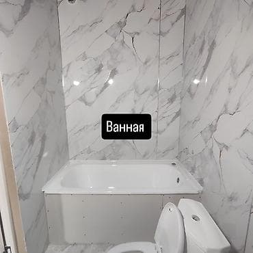 Строительство под ключ: Ванная комната с отделкой под мрамор: керамогранит на полу и стенах — 5