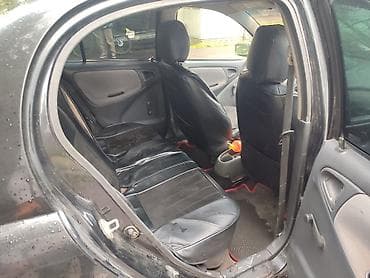 домик машина: Toyota Platz: 2001 г., 1.5 л, Бензин, Седан — 3