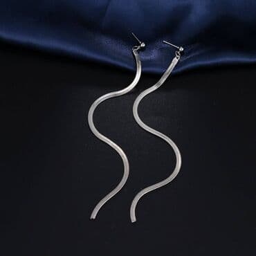 самые красивые свадебные платья в мире: Эти серьги НС с изогнутым силуэтом — эффектный аксессуар для смелого и — 1