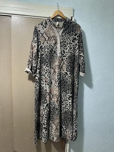 Платье-туника с анималистичным принтом - Длина: миди - Свободный — 2