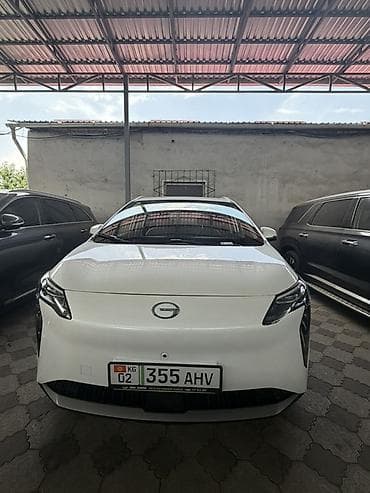 byd w6: Электромобиль GAC Aion Y (белый, кроссовер) — 3