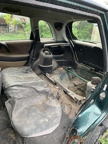 volkswagen passat 2002: Suzuki Liana: 2001 г., Хэтчбэк — 8