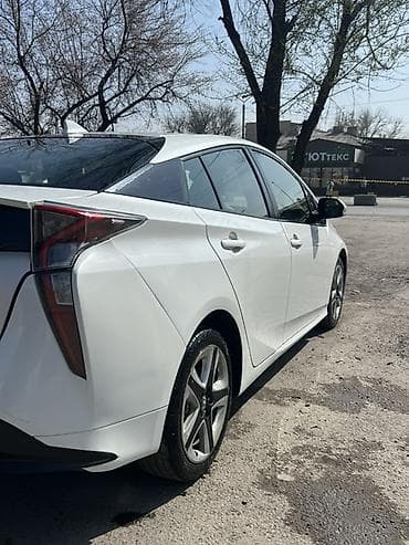 капот на приус: Toyota Prius: 2016 г., Гибрид, Хэтчбэк — 8