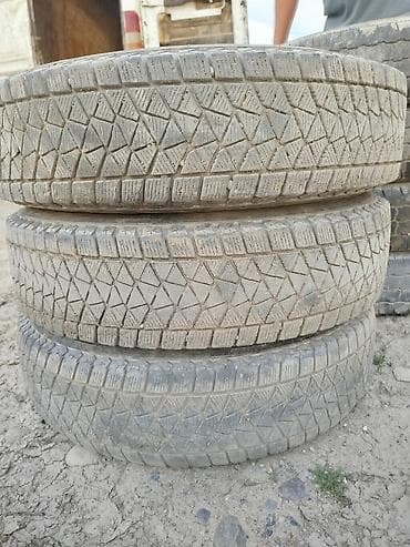 Комплект автомобильных шин (разные рисунки протектора), без дисков. - at lalafo.kg Комплект автомобильных шин (разные рисунки протектора), без дисков. -