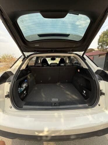 электронные мотоцикл: Электромобиль-кроссовер (компактный SUV), белый цвет кузова. Основные — 14