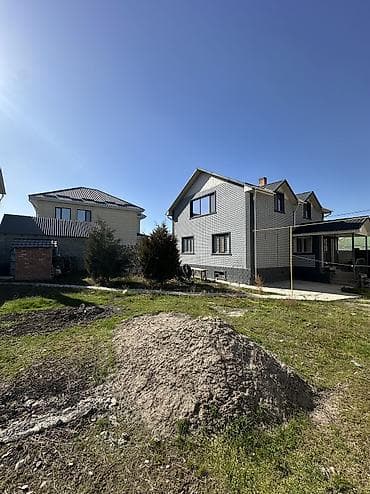 Кыймылсыз мүлк: 🔥Продается Мансардный дом🔥 🏡Район: Ак Ордо 1 ✅Участок:5 соток — 10