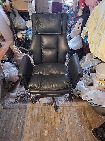 Офисные шкафы: Офисное кресло, С колесиками, цвет - Черный, Экокожа — 1