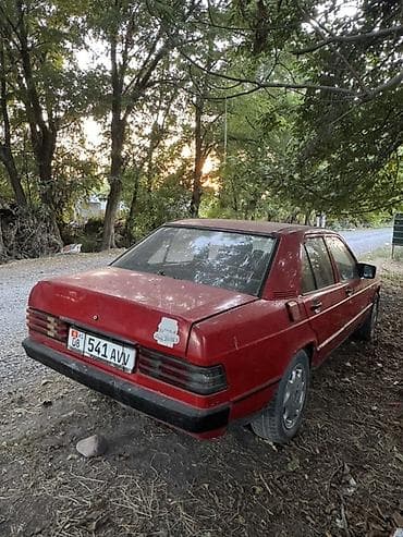 мазда красный: Mercedes-Benz 190: 1984 г., 2 л, Автомат, Бензин, Седан — 4