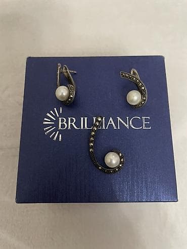 Серебро 925 пробы. Комплект: серьги и кулон. Серьга одна свободная at lalafo.kg Серебро 925 пробы. Комплект: серьги и кулон. Серьга одна свободная