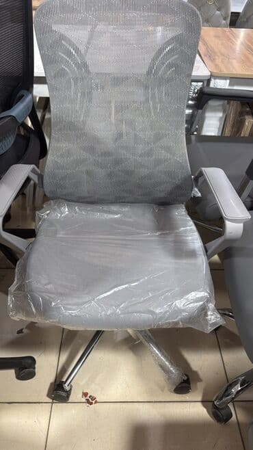 эргономичная офисная мебель: Офисное кресло, С колесиками, цвет - Серый — 2