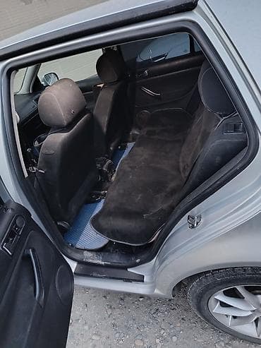 Volkswagen Golf: 2003 г., 1.6 л, Механика, Бензин, Хэтчбэк — 6
