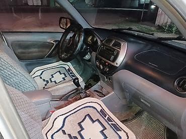 Toyota RAV4: 2001 г., 2 л, Механика, Бензин, Кроссовер — 1