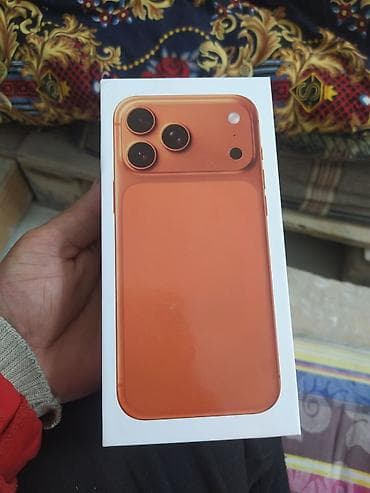 дисплей для телефона: Смартфон с экраном около 6" с вырезом под фронтальную камеру и — 4