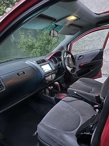 honda inside: Honda Fit: 2002 г., 1.3 л, Автомат, Бензин, Хэтчбэк — 8