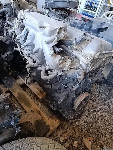 Двигатели, моторы и ГБЦ: Бензиновый мотор Nissan 2 л — 4