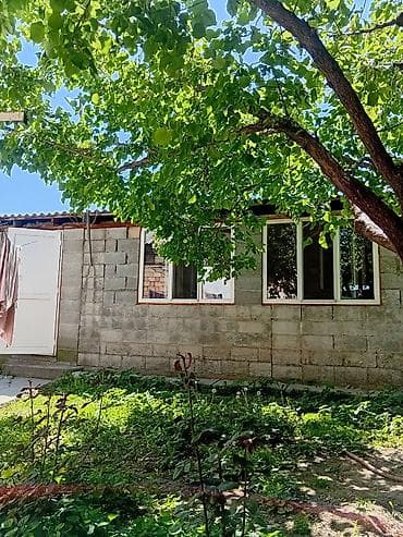 Сдаётся 2 х ком. времянка, есть сан. узел. район киркомстом. только