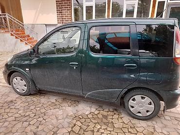 Транспорт: Toyota Yaris Verso: 2004 г., 1.3 л, Механика, Бензин, Минивэн — 3