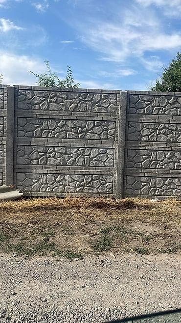 бетонирование двора: Декоративные железобетонные секции ограждения «под колотый камень» - — 2