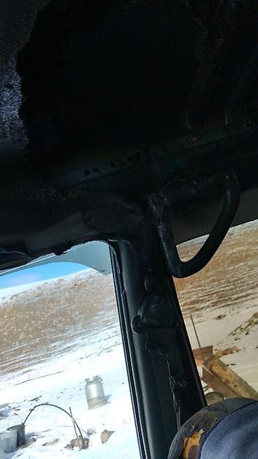 Солжактагы эшиктин үстүндөгү пласти запчаст мадел машыны митсубитси