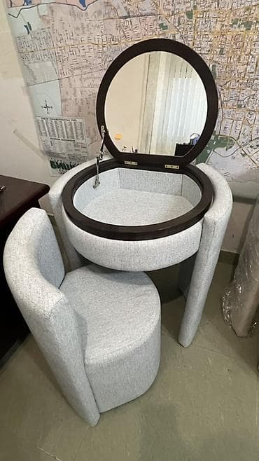 столы с зеркалом: Туалетный столик, С зеркалом, цвет - Серый, Другой материал — 1