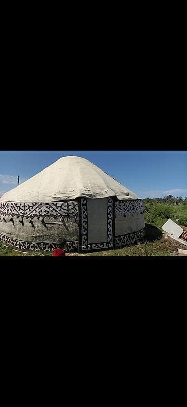 значки аниме: Боз үй сатылат. 100-уук. Жыгач. Кийиздери жаңы,жасалгалары бар. Абалы — 2