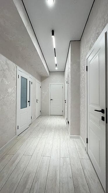 квартира медакадемия: Светлая современная отделка для квартиры/дома: коридор и санузлы под — 2