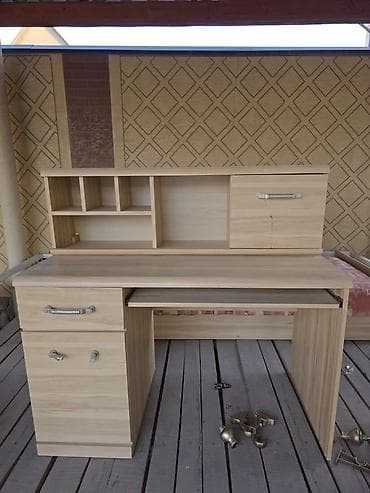 Балдар эмереги: Продается юношеский гарнитур. В комплекте 2 шкафа, кровать, стол и — 3