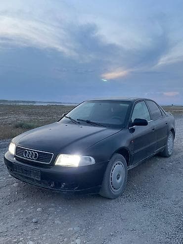 Audi A4: 1998 г., Седан — 2