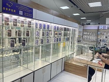Витрина Для телефонов и их аксессуаров, С подсветкой, 230 см * 80 см * 28 см, Б/у at lalafo.kg Витрина Для телефонов и их аксессуаров, С подсветкой, 230 см * 80 см * 28 см, Б/у