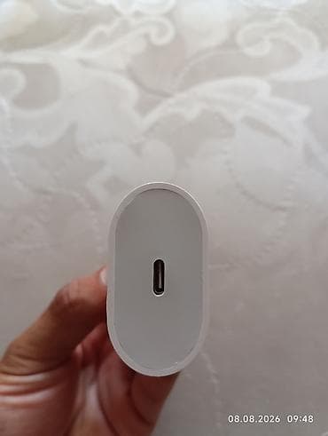 iphone 1e: Сетевой адаптер Apple USB‑C 20W (оригинальный, европейская вилка) - — 3