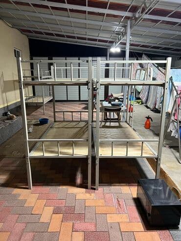 Окна и комплектующие: За 1 комплект Продаются кровати двухъярусные железные с матрасами — 1