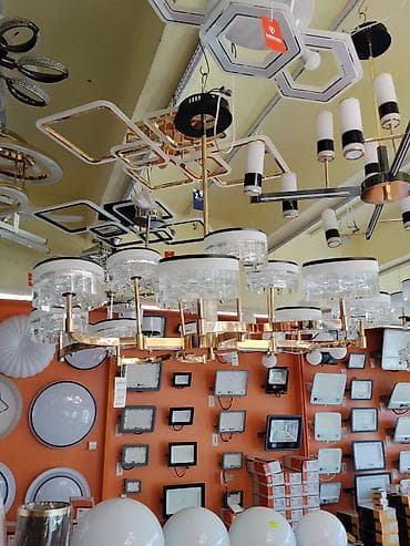 Люстры: Люстра потолочная, многоламповая, с золотистым каркасом и стеклянными — 2