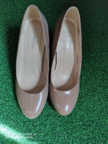 Продаю туфли кожаные лодочки лакированные 38 размера