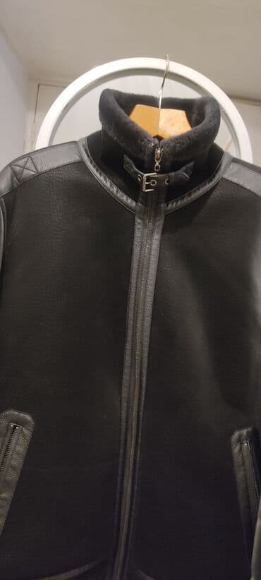 Плащи: Продаю Мужская дублёнка (пилот) черного цвета. 52 размер. - Материал — 5