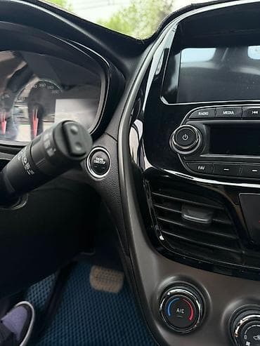 rd 1: Chevrolet Spark: 2019 г., 1 л, Вариатор, Бензин, Хэтчбэк — 4