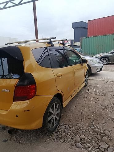 Продажа авто: Honda Fit: 2005 г., 1.5 л, Вариатор, Бензин, Хэтчбэк — 3