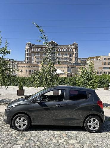 сед: Chevrolet Spark: 2019 г., 1 л, Автомат, Бензин, Седан — 4