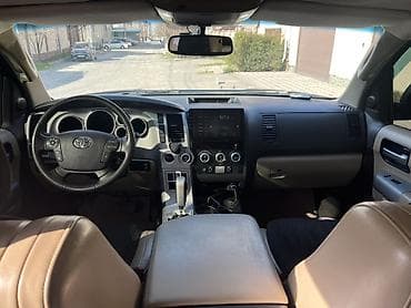 семиместные внедорожники: Toyota Sequoia: 2008 г., 5.7 л, Автомат, Бензин, Внедорожник — 5