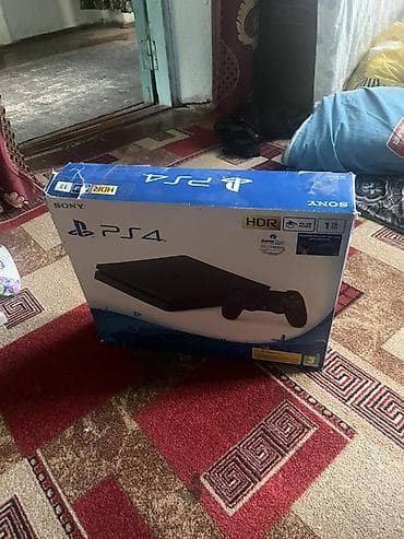 Sony PlayStation 4 (Slim) — игровая консоль с поддержкой HDR