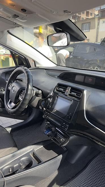 prius: Toyota Prius: 2019 г., 1.8 л, Вариатор, Гибрид, Хэтчбэк — 3