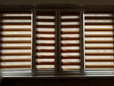 кухиний: Ролл шторы день и ночь в отличном состоянии — 1