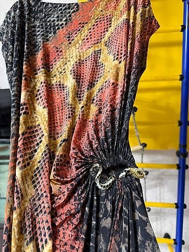 roberto cavalli: Платье Roberto Cavalli, макси, с авторским анималистичным принтом под — 2