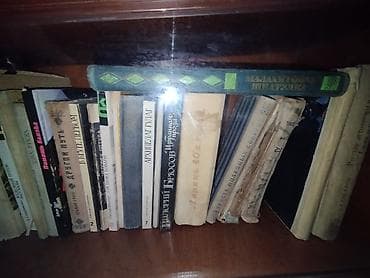 пб 2000: Продаю книги оптом и в розницу. Прошу 30 сом за книгу. Оптовым — 8