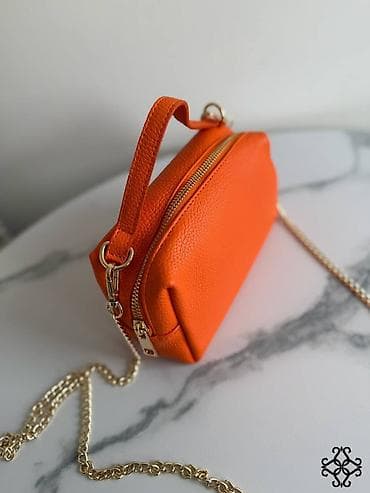 Мини-сумка кросс-боди с цепочкой - Формат: компактный бокс средней