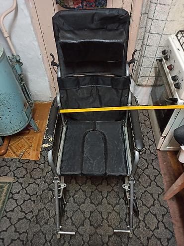 туалет для больных: Инвалидная коляска с санитарным вырезом и ведром (комба-туалет) — 1