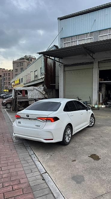 corolla 2004: Toyota Corolla: 2023 г., 1.8 л, Гибрид, Седан — 4