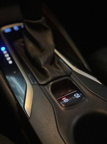 prius plus: Toyota Corolla: 2019 г., 1.8 л, Гибрид, Седан — 9