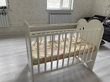 Детский мир: Детская кроватка-манеж из дерева. - Размер спального места — 1